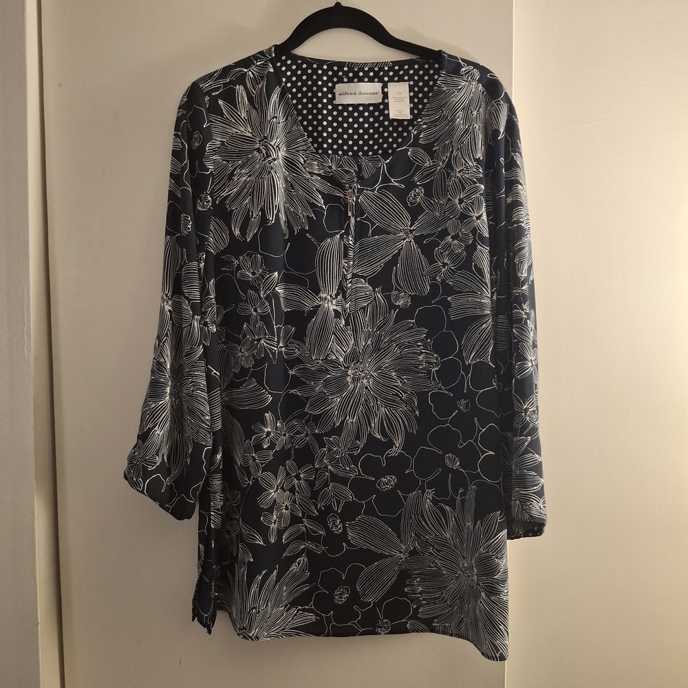 Alfred Dunner Women's Navy and White Floral Tunic Top